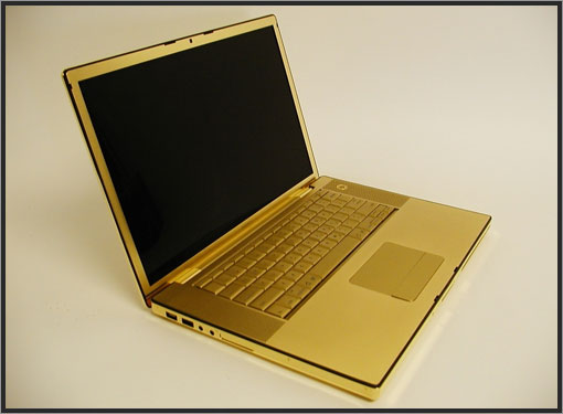 Un Macbook plaqué or côté pile